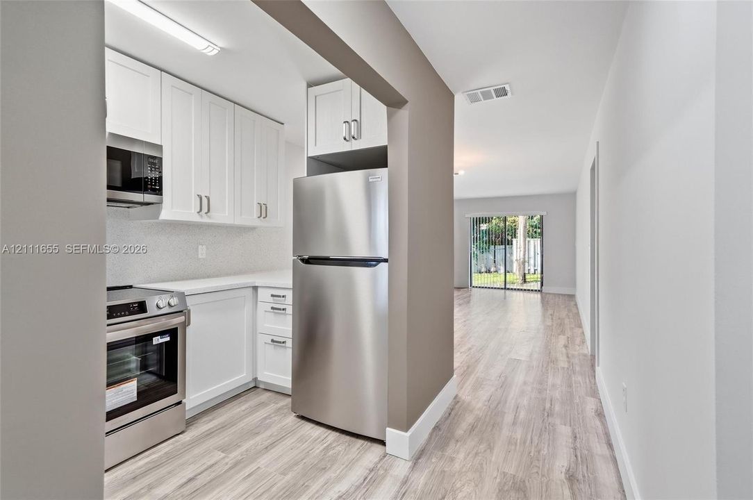 For Sale: $174,900 (1 beds, 1 baths, 800 Square Feet)