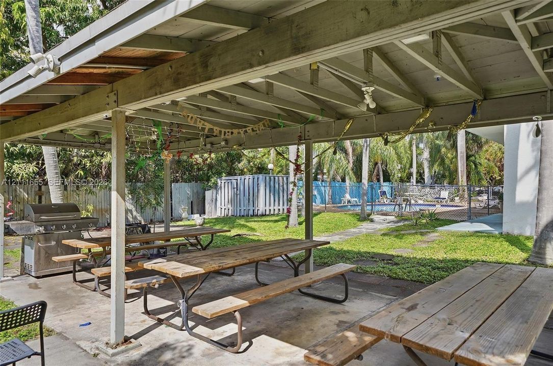 For Sale: $174,900 (1 beds, 1 baths, 800 Square Feet)