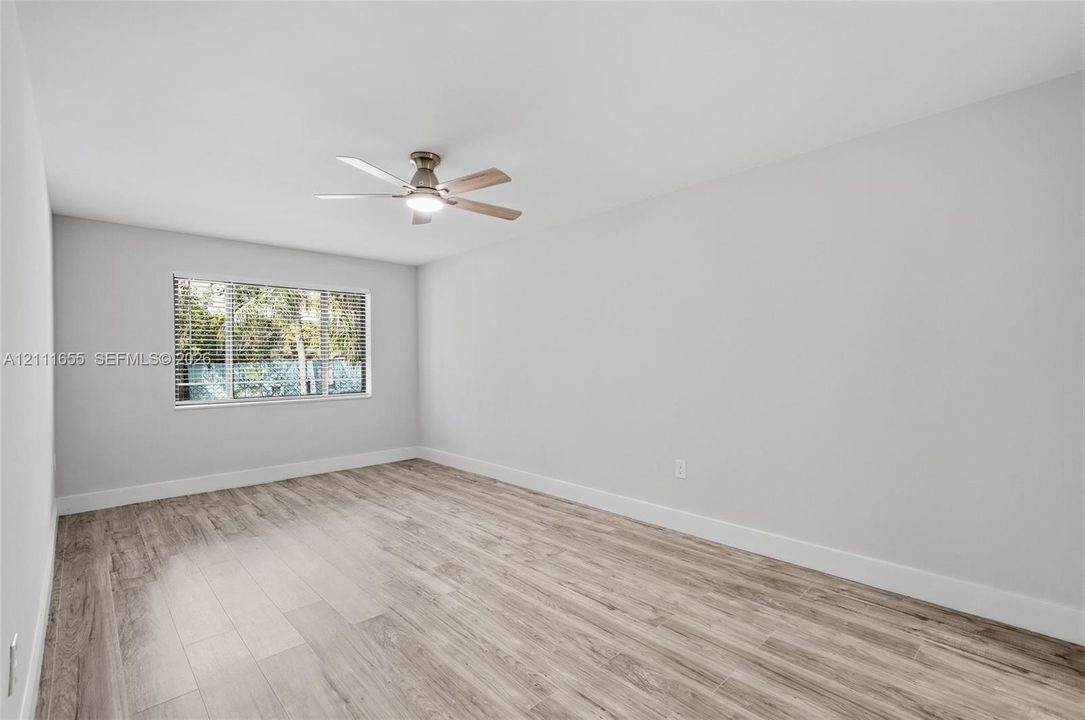 For Sale: $174,900 (1 beds, 1 baths, 800 Square Feet)