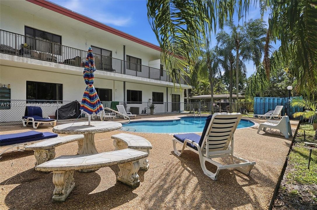 For Sale: $174,900 (1 beds, 1 baths, 800 Square Feet)