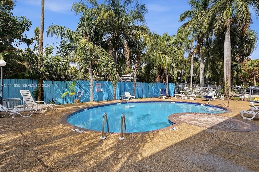 For Sale: $174,900 (1 beds, 1 baths, 800 Square Feet)