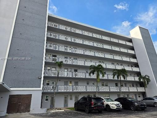 For Sale: $320,000 (2 beds, 2 baths, 1092 Square Feet)