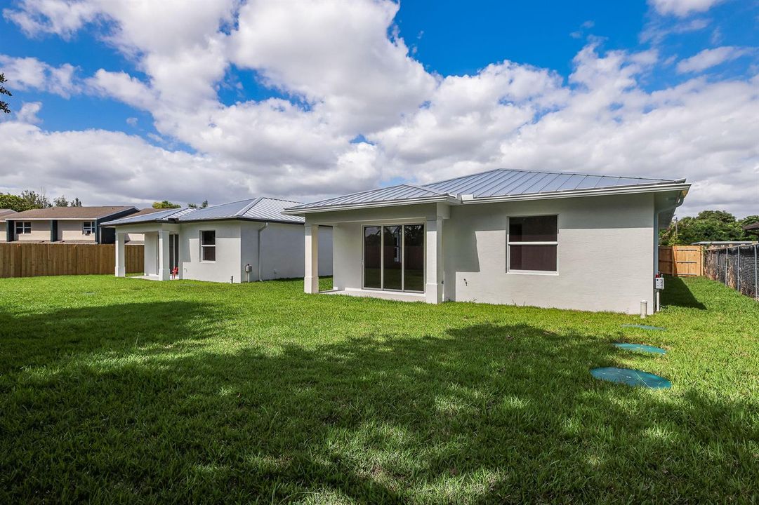 4606 Hibiscus - MLS - 030