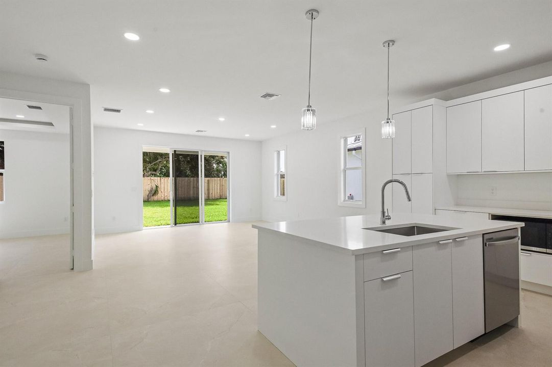 4606 Hibiscus - MLS - 004