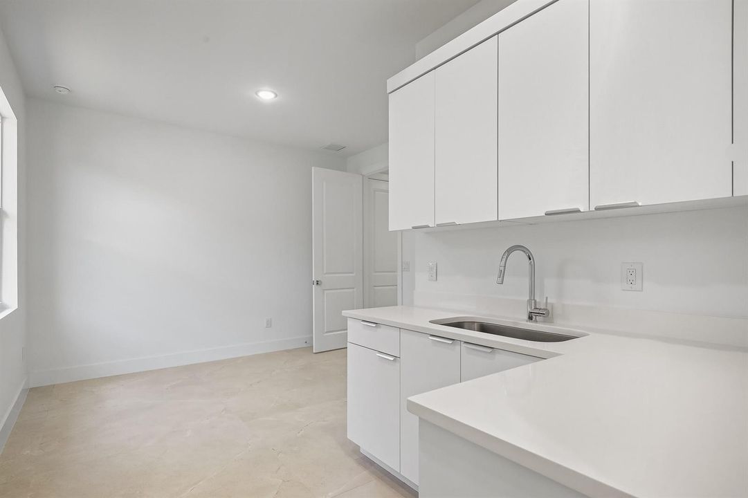 4606 Hibiscus - MLS - 022