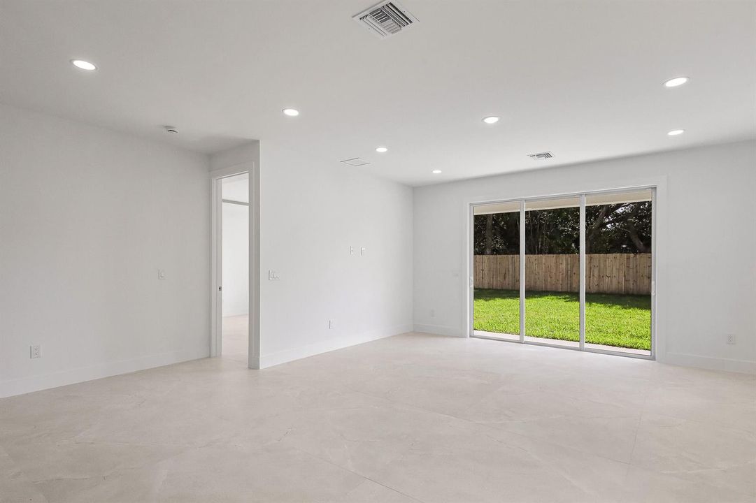 4606 Hibiscus - MLS - 011