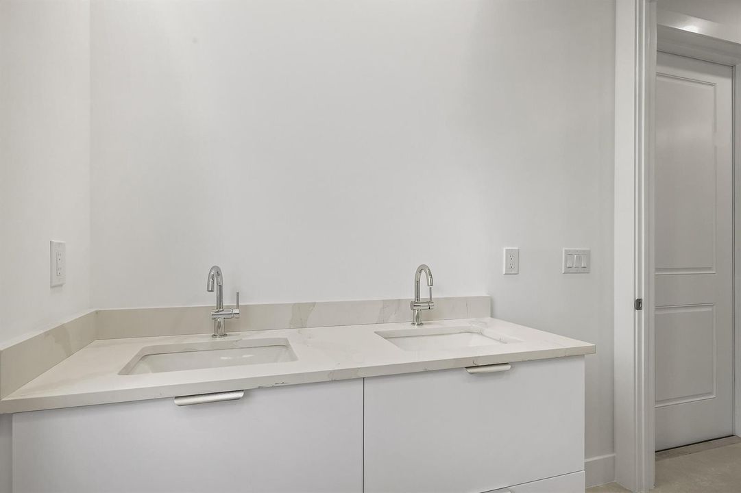 4606 Hibiscus - MLS - 023