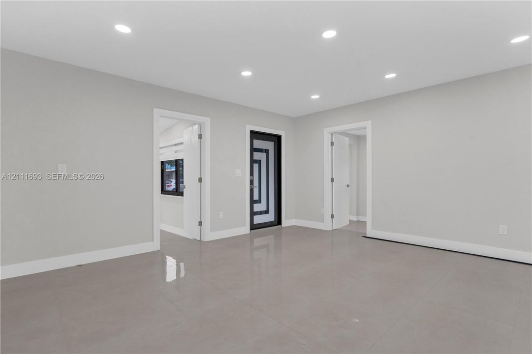 For Rent: $3,800 (4 beds, 2 baths, 1306 Square Feet)