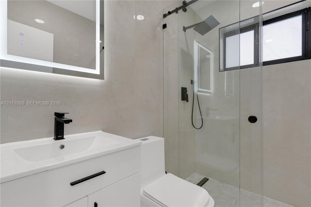 For Rent: $3,800 (4 beds, 2 baths, 1306 Square Feet)