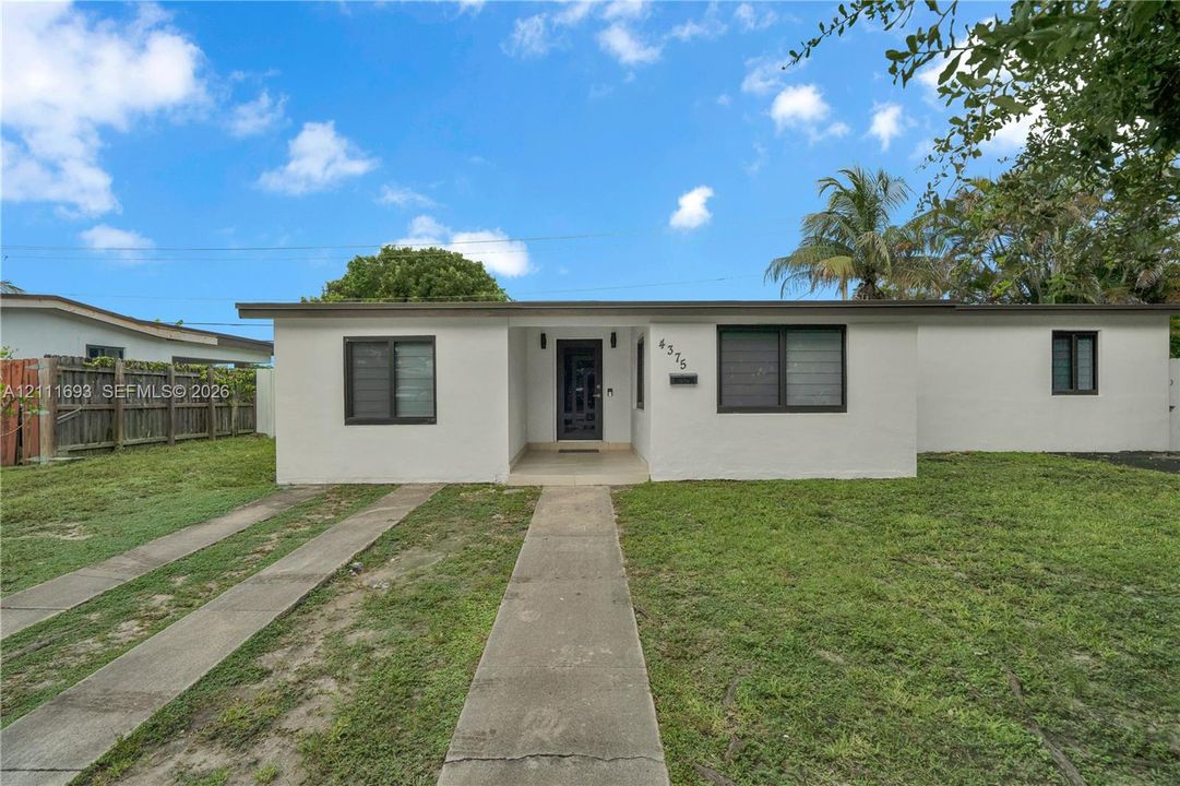 For Rent: $3,800 (4 beds, 2 baths, 1306 Square Feet)
