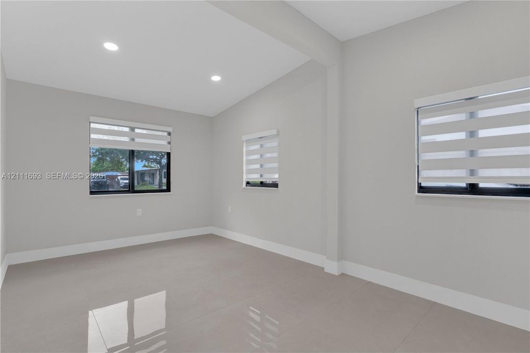 For Rent: $3,800 (4 beds, 2 baths, 1306 Square Feet)