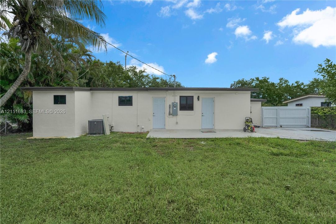 For Rent: $3,800 (4 beds, 2 baths, 1306 Square Feet)