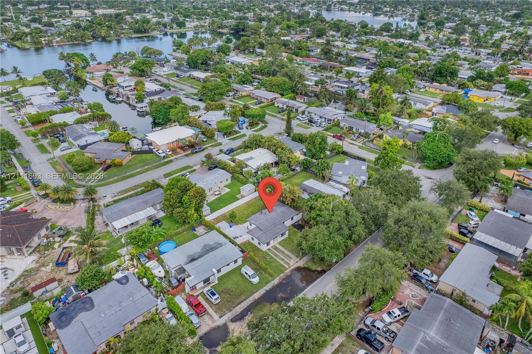 For Rent: $3,800 (4 beds, 2 baths, 1306 Square Feet)