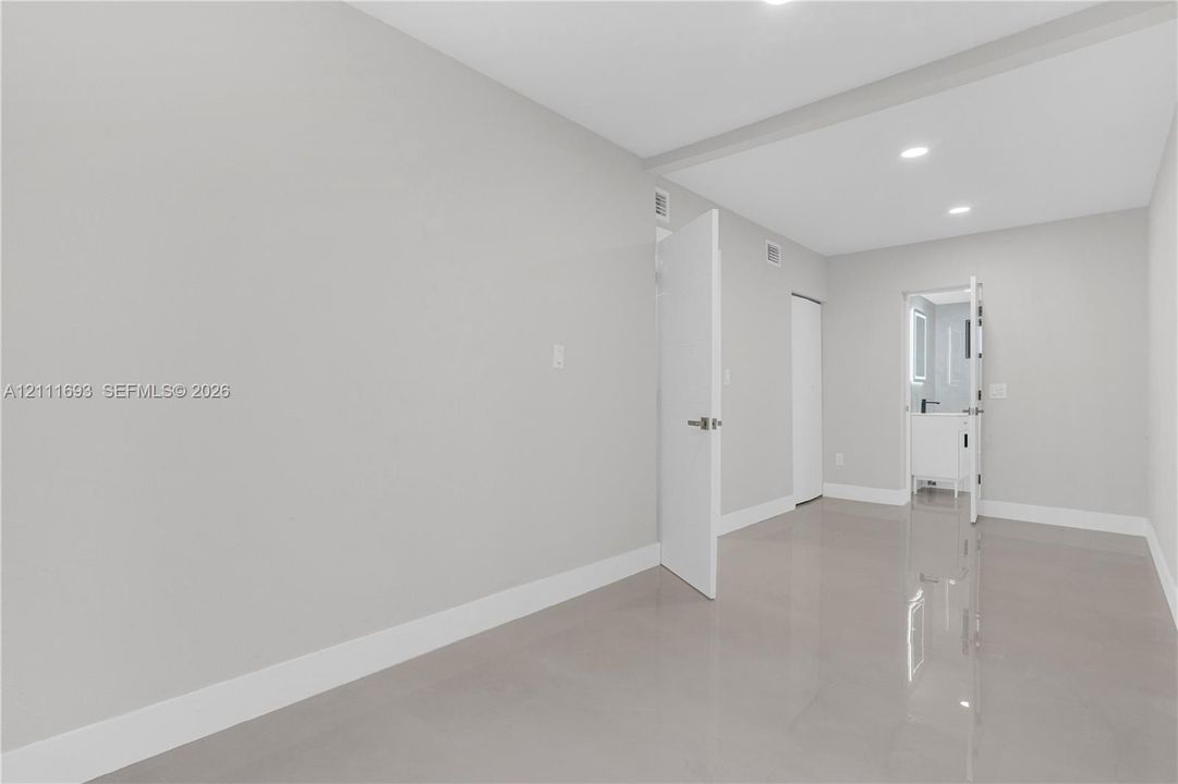 For Rent: $3,800 (4 beds, 2 baths, 1306 Square Feet)