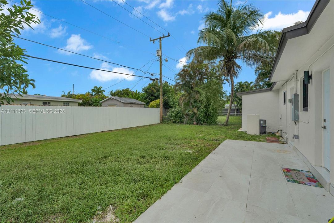 For Rent: $3,800 (4 beds, 2 baths, 1306 Square Feet)