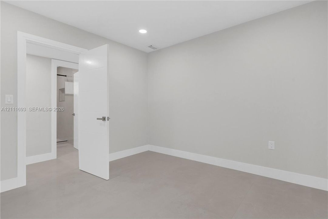 For Rent: $3,800 (4 beds, 2 baths, 1306 Square Feet)