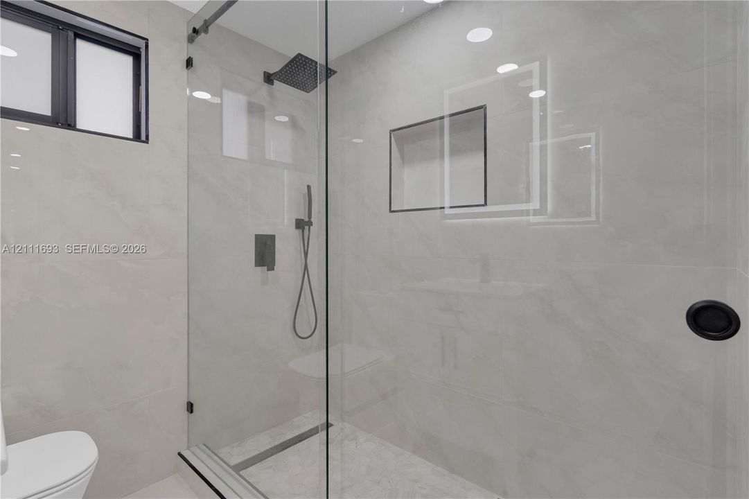 For Rent: $3,800 (4 beds, 2 baths, 1306 Square Feet)