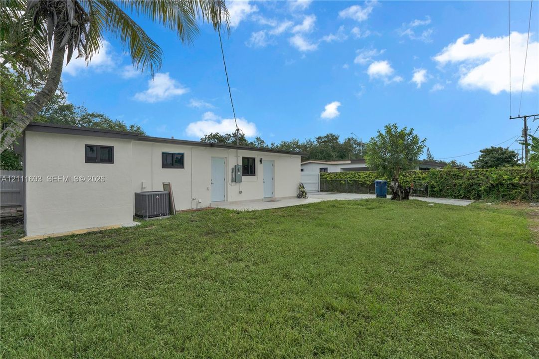For Rent: $3,800 (4 beds, 2 baths, 1306 Square Feet)