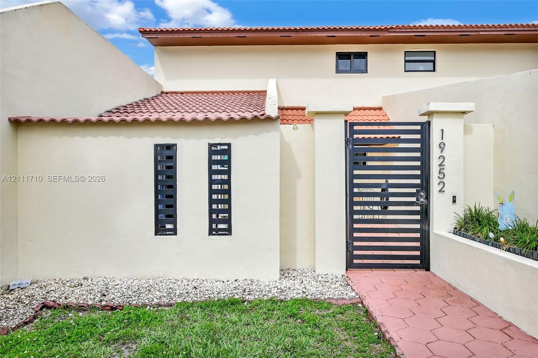For Rent: $2,995 (2 beds, 2 baths, 1528 Square Feet)