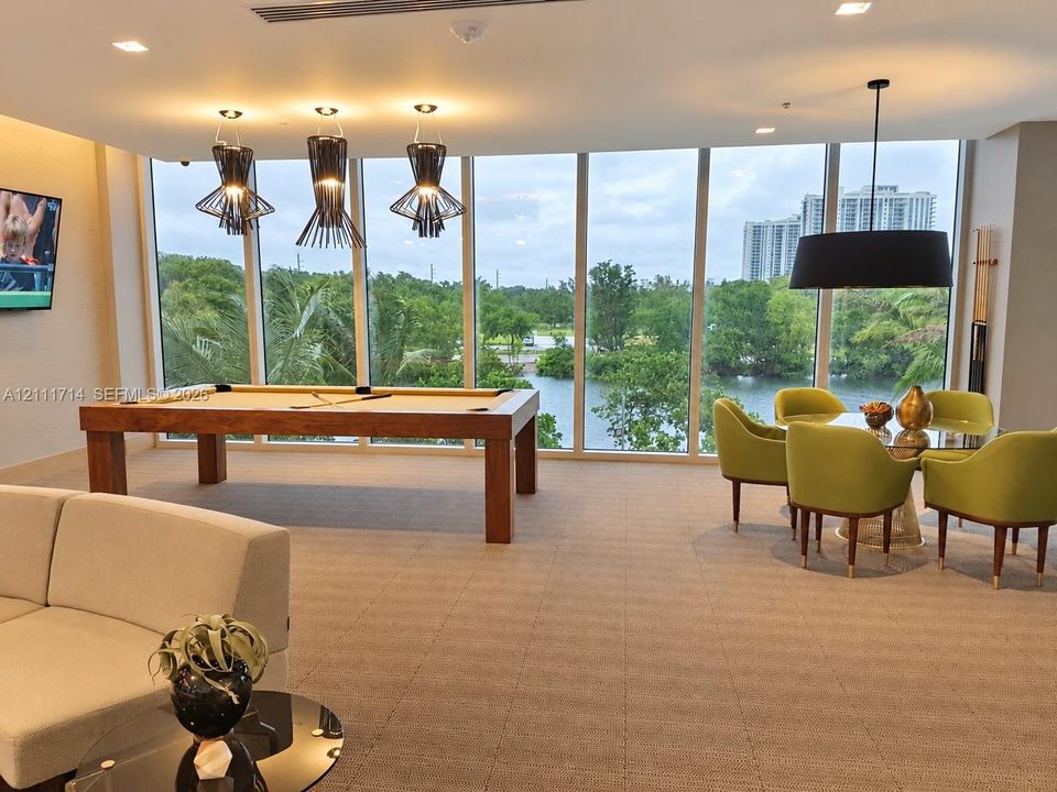 For Sale: $499,500 (1 beds, 2 baths, 937 Square Feet)