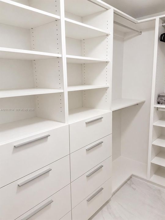 For Sale: $499,500 (1 beds, 2 baths, 937 Square Feet)