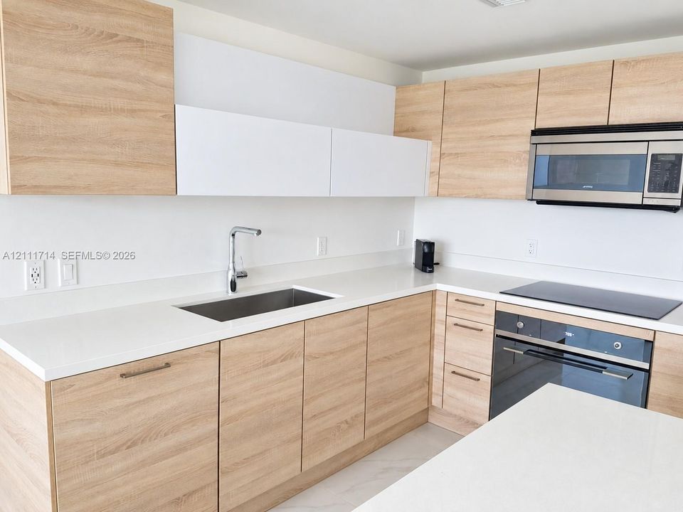 For Sale: $499,500 (1 beds, 2 baths, 937 Square Feet)