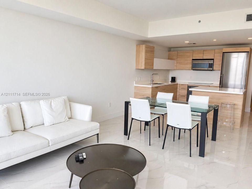 For Sale: $499,500 (1 beds, 2 baths, 937 Square Feet)