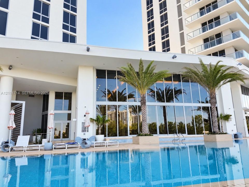 For Sale: $499,500 (1 beds, 2 baths, 937 Square Feet)