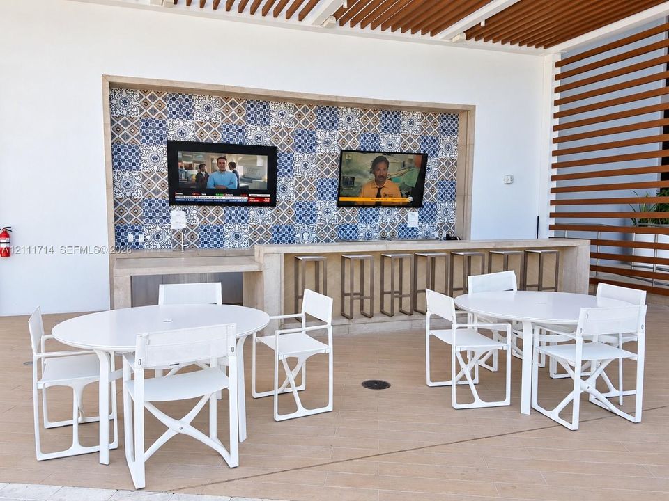 For Sale: $499,500 (1 beds, 2 baths, 937 Square Feet)