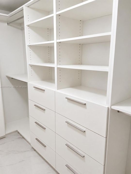 For Sale: $499,500 (1 beds, 2 baths, 937 Square Feet)