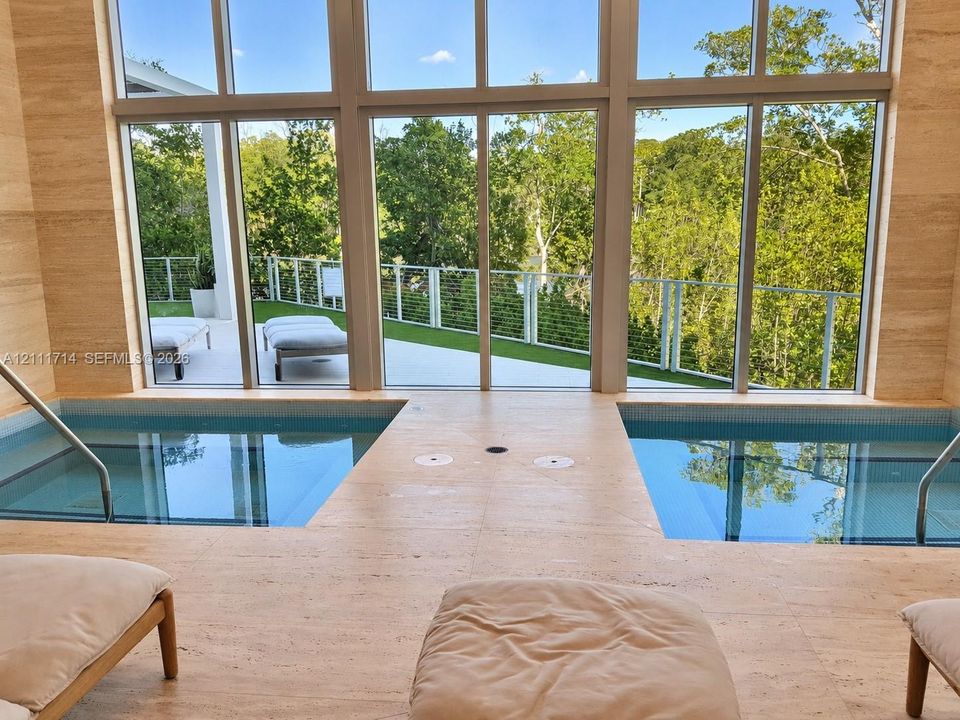 For Sale: $499,500 (1 beds, 2 baths, 937 Square Feet)