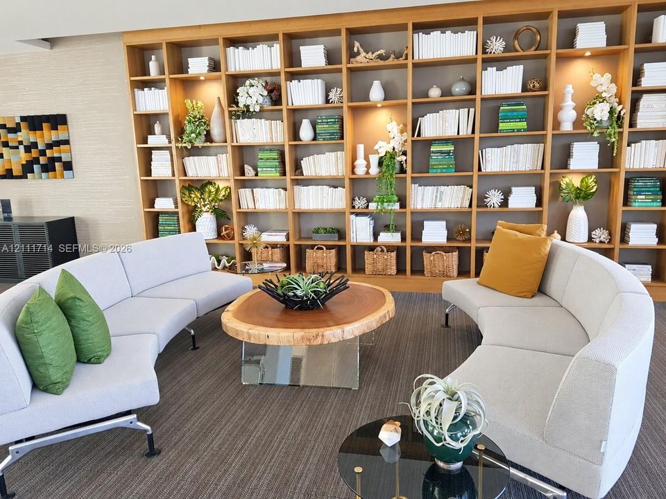 For Sale: $499,500 (1 beds, 2 baths, 937 Square Feet)