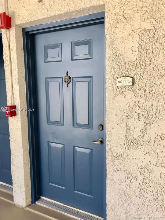 For Rent: $2,400 (2 beds, 1 baths, 813 Square Feet)