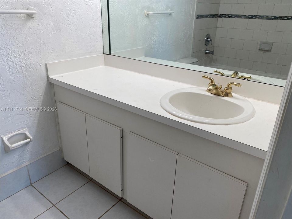 For Rent: $1,900 (2 beds, 2 baths, 1000 Square Feet)