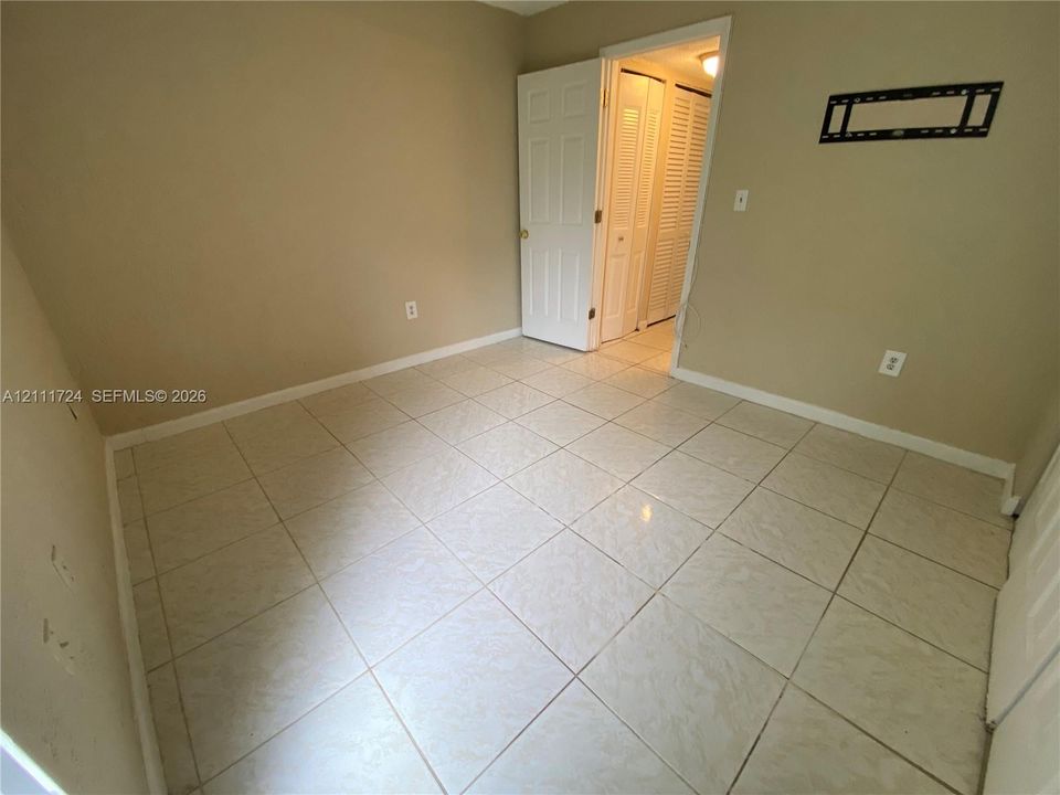 For Rent: $1,900 (2 beds, 2 baths, 1000 Square Feet)