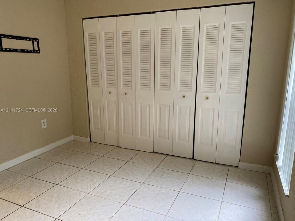 For Rent: $1,900 (2 beds, 2 baths, 1000 Square Feet)
