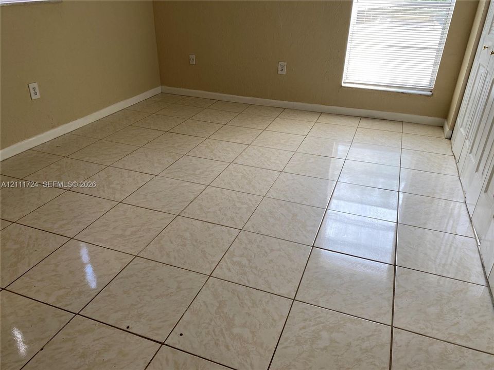 For Rent: $1,900 (2 beds, 2 baths, 1000 Square Feet)