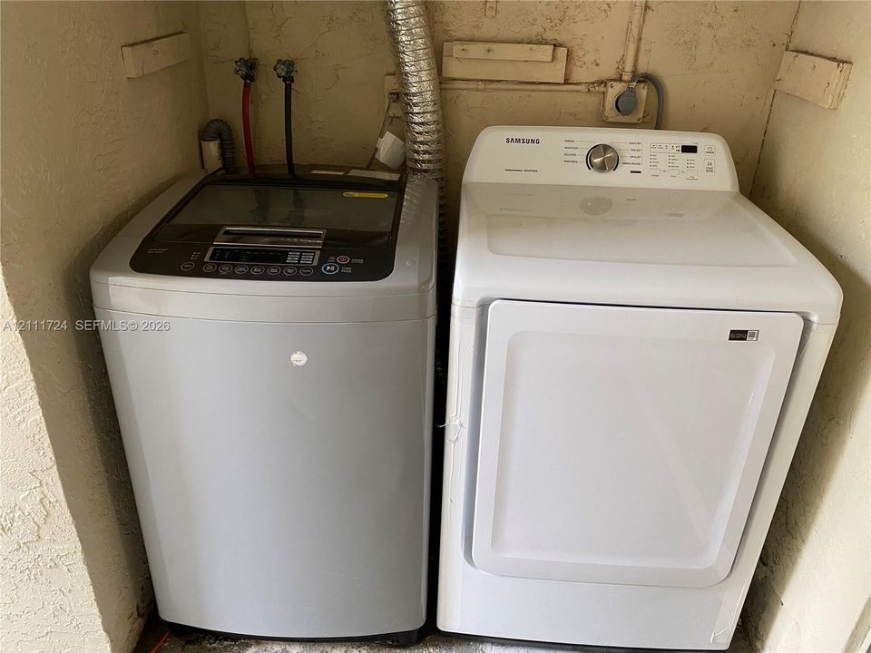 For Rent: $1,900 (2 beds, 2 baths, 1000 Square Feet)