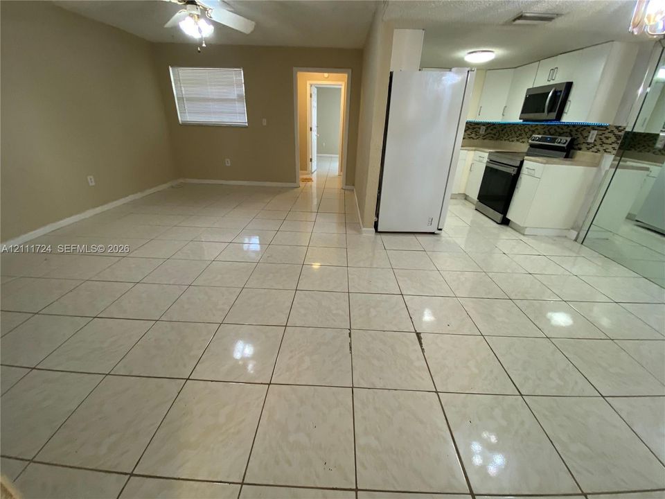 For Rent: $1,900 (2 beds, 2 baths, 1000 Square Feet)