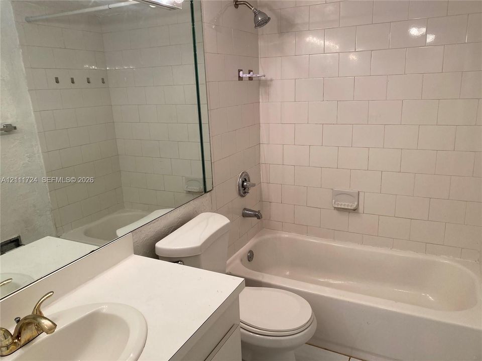 For Rent: $1,900 (2 beds, 2 baths, 1000 Square Feet)