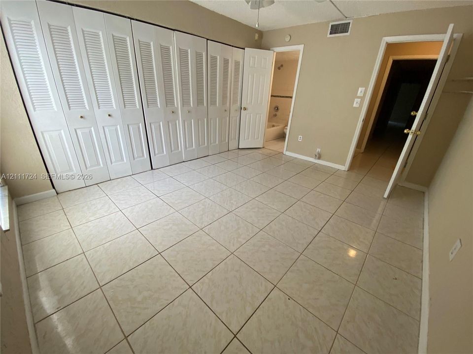 For Rent: $1,900 (2 beds, 2 baths, 1000 Square Feet)