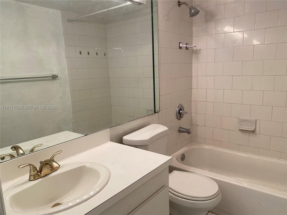For Rent: $1,900 (2 beds, 2 baths, 1000 Square Feet)