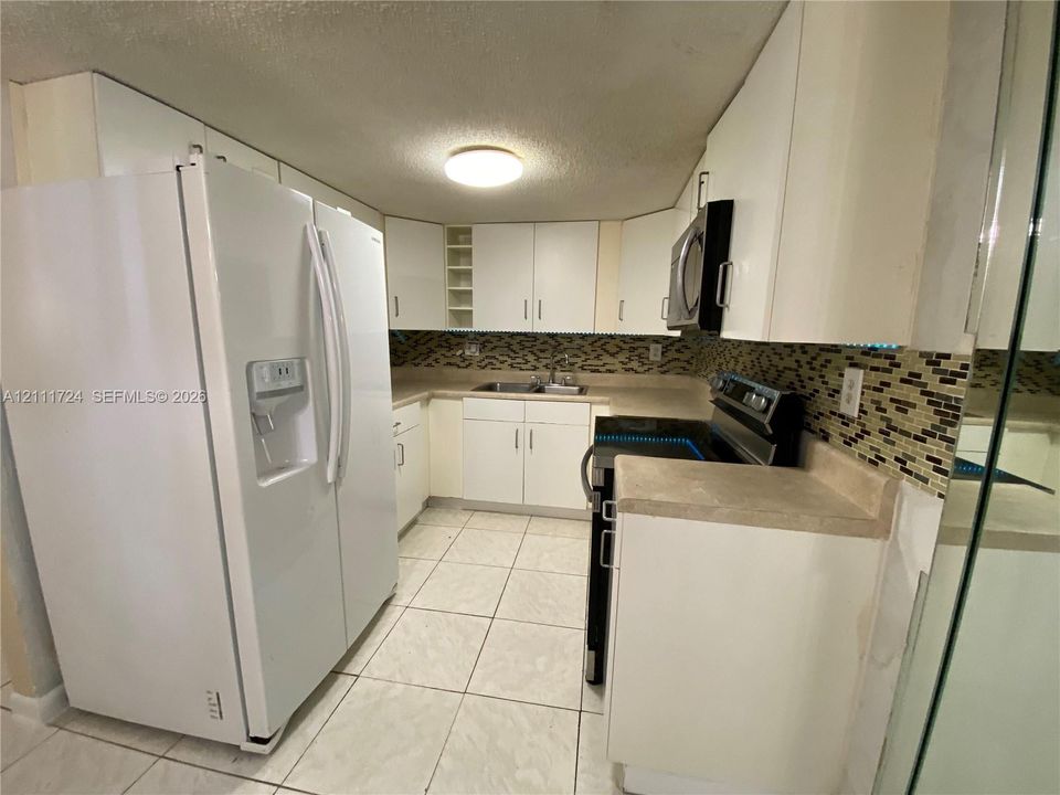 For Rent: $1,900 (2 beds, 2 baths, 1000 Square Feet)