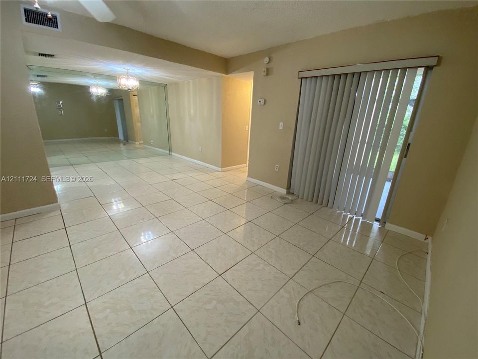 For Rent: $1,900 (2 beds, 2 baths, 1000 Square Feet)