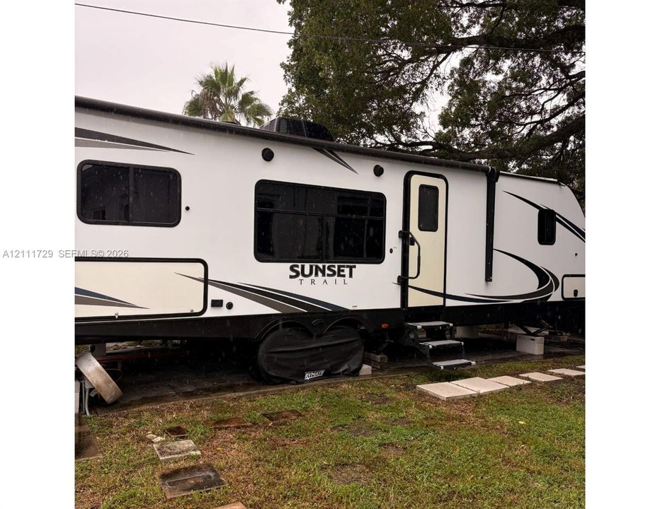 For Rent: $1,200 (1 beds, 1 baths, 1000 Square Feet)