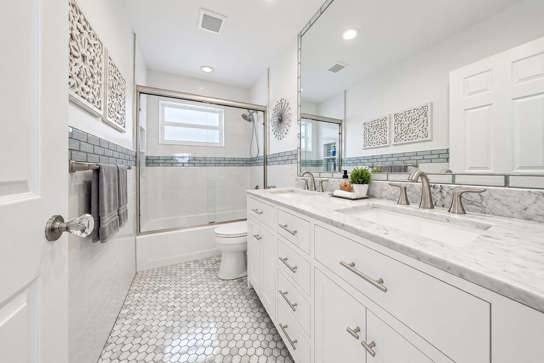 2ND BATHROOM