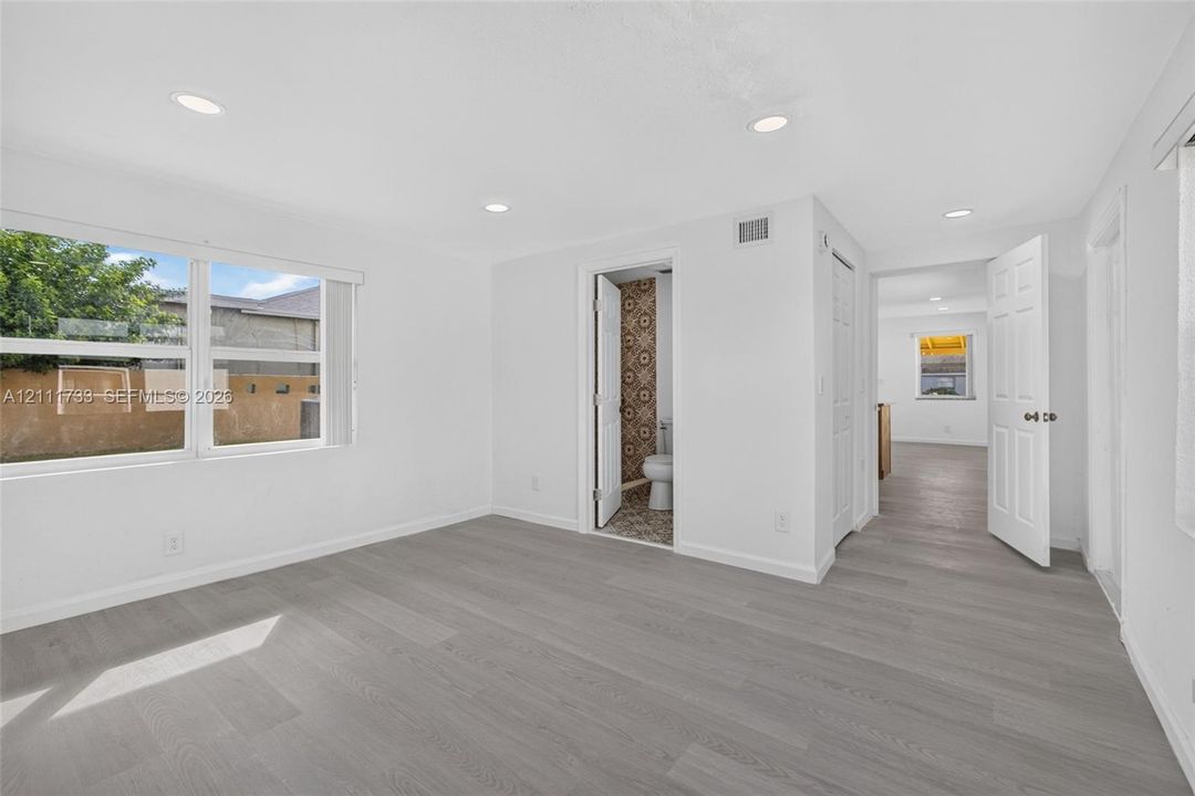 Rear bedroom - separate walk-in bath.