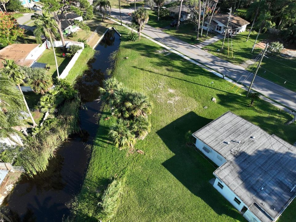 На продажу: $80,000 (0.18 acres)