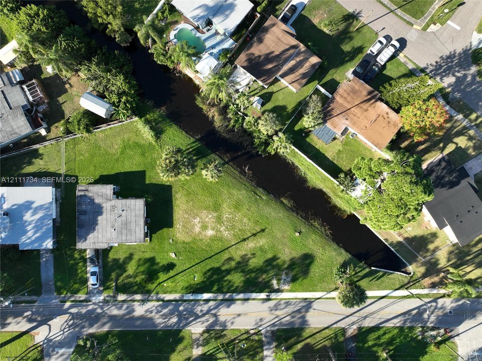 На продажу: $80,000 (0.18 acres)