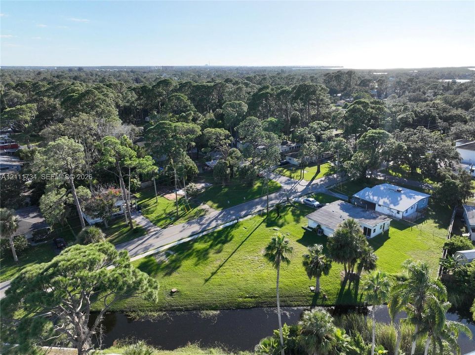 На продажу: $80,000 (0.18 acres)